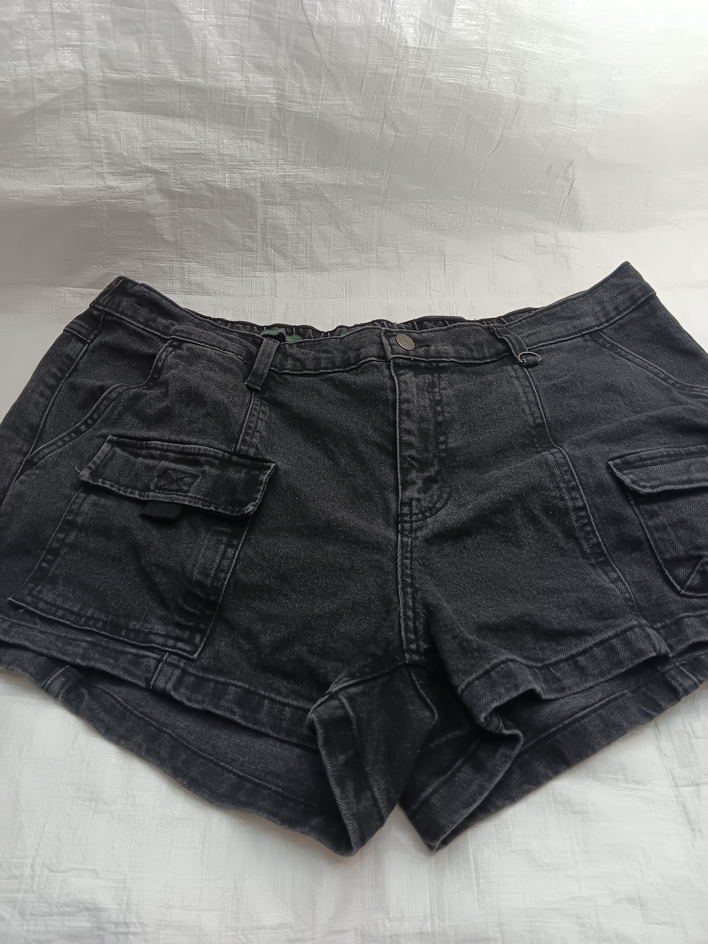( SOLD )Wild fable  - brand ,women's black high-rise cargo denim shorts